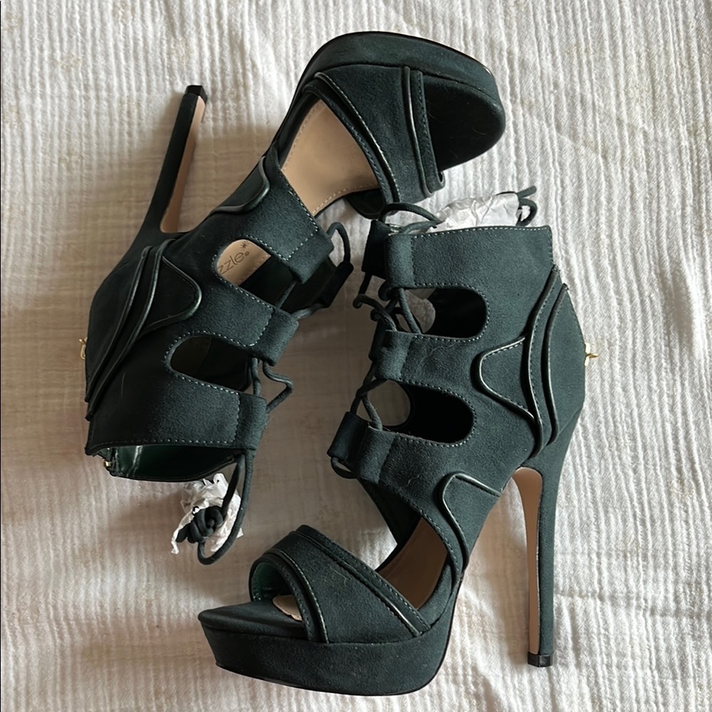 ShoeDazzle Valencia Emerald Green Faux Suede Lace Up Platform Heels Size 6.5